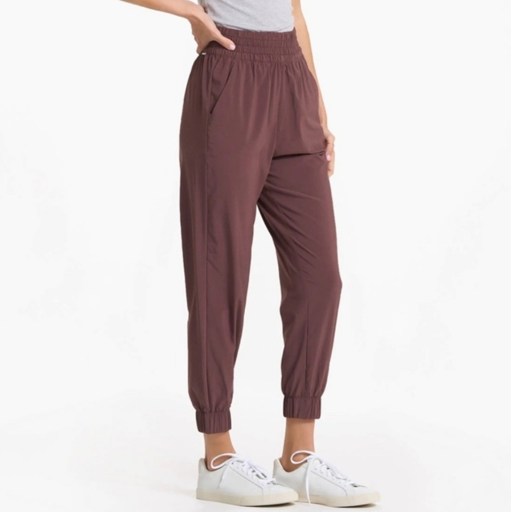 Vuori Villa Women's Joggers in Brown
